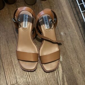 Steve Madden Tan Sandals Minimalist Design